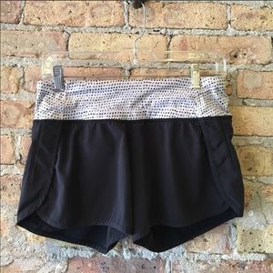 Lululemon black shorts w printed waistband sz 4